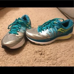 LIGHTLY WORN Women’s Saucony Hurricane ISO 2